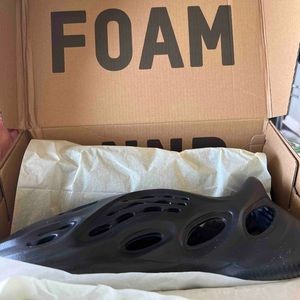 Yeezy Foam RNNR “ONYX”